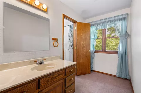Bath - 8488 W Sunset Dr, Springfield, MO 65802 photo 4 of 6