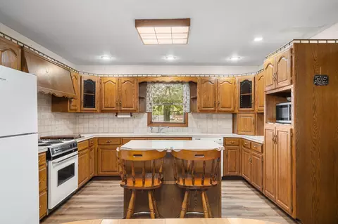 Kitchen - 8488 W Sunset Dr, Springfield, MO 65802 photo 2 of 5