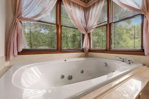 Bath - 8488 W Sunset Dr, Springfield, MO 65802 photo 3 of 6
