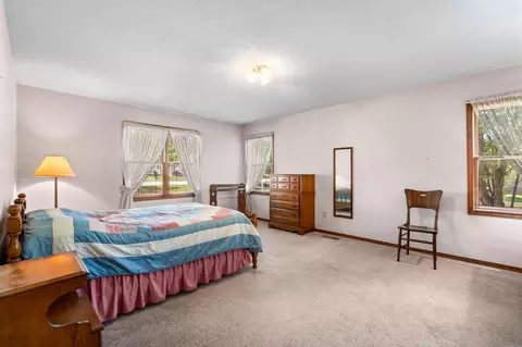 Bedroom - 8488 W Sunset Dr, Springfield, MO 65802 photo 3 of 9