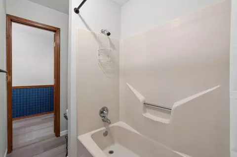Bath - 8488 W Sunset Dr, Springfield, MO 65802 photo 5 of 6