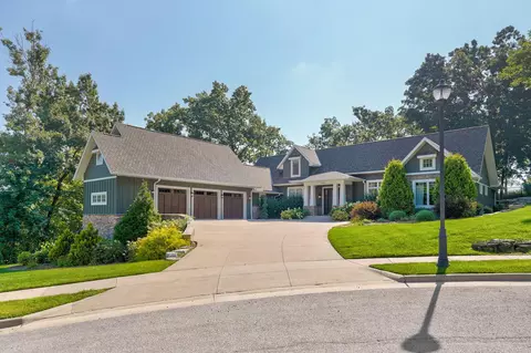 Exterior - 2840 S Morningway Dr, Springfield, MO 65804 photo 2 of 17