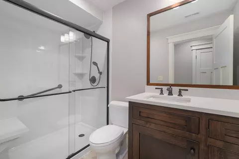 Bath - 2840 S Morningway Dr, Springfield, MO 65804 photo 9 of 9