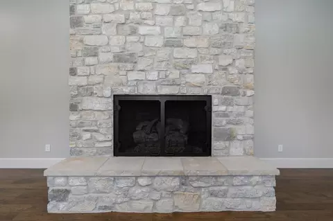 Living - 2840 S Morningway Dr, Springfield, MO 65804 photo 5 of 12