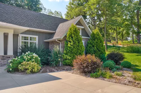 Exterior - 2840 S Morningway Dr, Springfield, MO 65804 photo 7 of 17