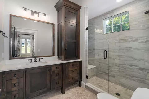 Bath - 2840 S Morningway Dr, Springfield, MO 65804 photo 5 of 9