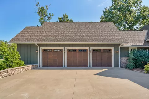 Exterior - 2840 S Morningway Dr, Springfield, MO 65804 photo 6 of 17