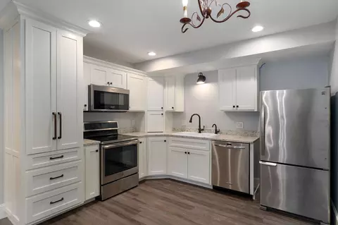 Kitchen - 2840 S Morningway Dr, Springfield, MO 65804 photo 7 of 7