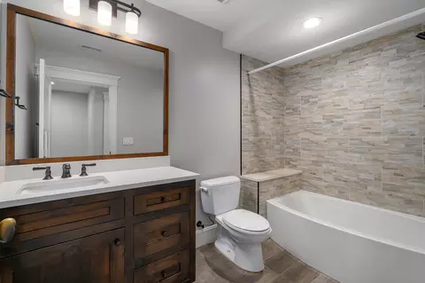 Bath - 2840 S Morningway Dr, Springfield, MO 65804 photo 8 of 9
