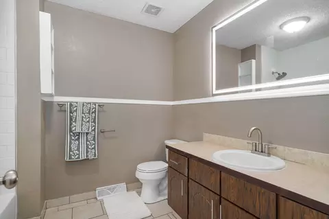 Bath - 2520 S Fort Ave, Springfield, MO 65807 photo 2 of 3