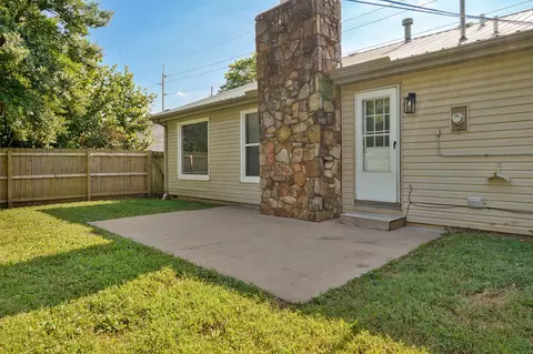 Exterior - 2520 S Fort Ave, Springfield, MO 65807 photo 4 of 7