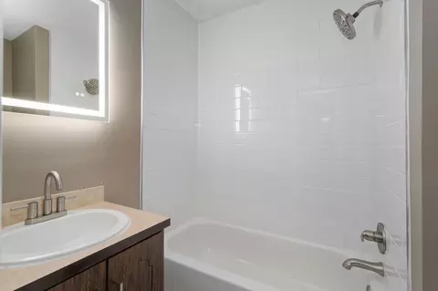 Bath - 2520 S Fort Ave, Springfield, MO 65807 photo 1 of 3