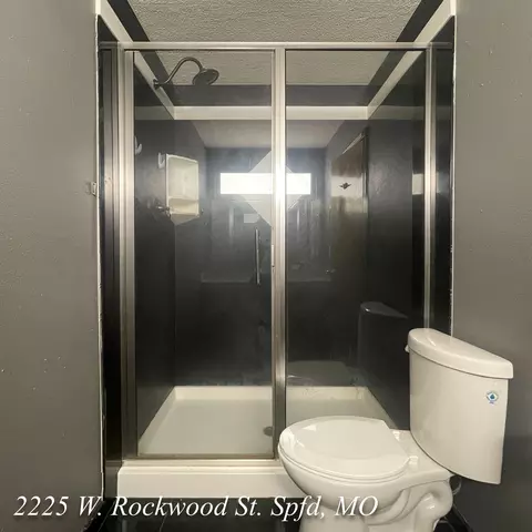 Bath - 2225 W Rockwood St, Springfield, MO 65807 photo 1 of 3