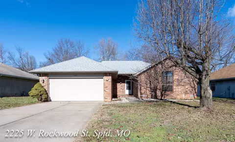 Exterior - 2225 W Rockwood St, Springfield, MO 65807 photo 4 of 8
