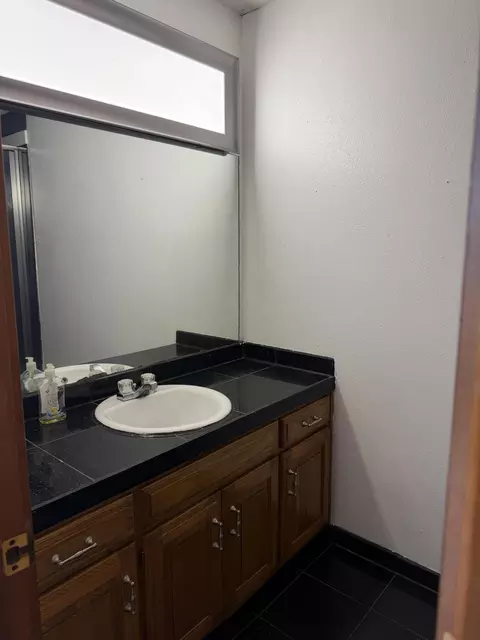 Bath - 2225 W Rockwood St, Springfield, MO 65807 photo 2 of 3
