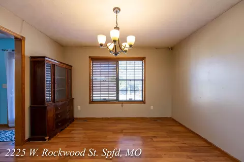Living - 2225 W Rockwood St, Springfield, MO 65807 photo 3 of 4