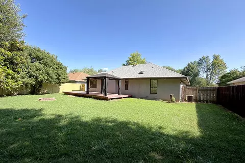 Exterior - 2225 W Rockwood St, Springfield, MO 65807 photo 8 of 8