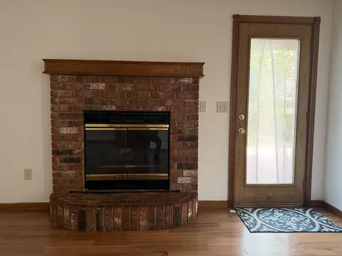 Entry Way - 2225 W Rockwood St, Springfield, MO 65807 photo 3 of 5