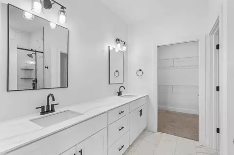 Bath - 1312 S Birch Ave, Springfield, MO 65802 photo 1 of 4