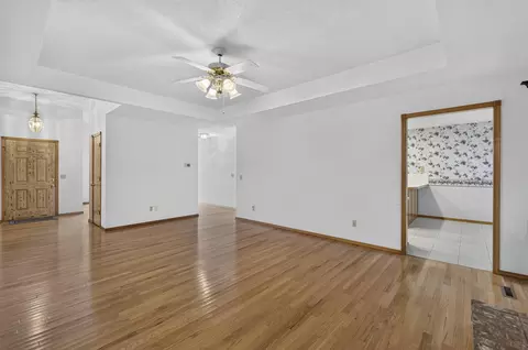 Living - 2259 W Cantebury St, Springfield, MO 65810 photo 2 of 5