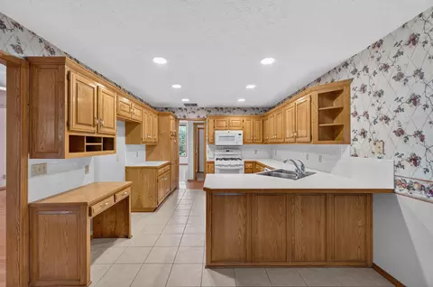 Kitchen - 2259 W Cantebury St, Springfield, MO 65810 photo 2 of 3