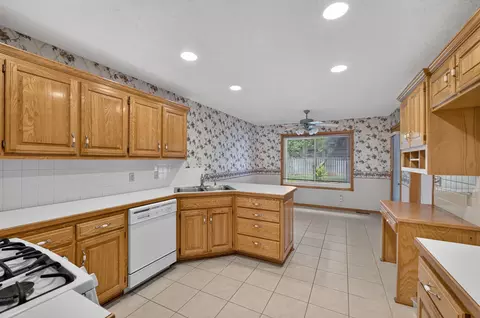 Kitchen - 2259 W Cantebury St, Springfield, MO 65810 photo 1 of 3