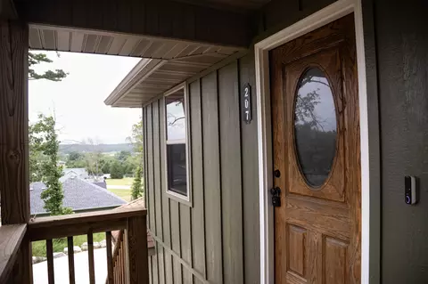 Entry Way - 207 Juniper Ave, Cabool, MO 65689 photo 6 of 7