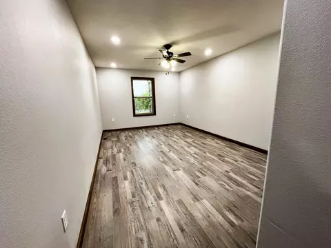 Living - 207 Juniper Ave, Cabool, MO 65689 photo 5 of 8