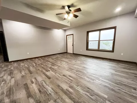 Living - 207 Juniper Ave, Cabool, MO 65689 photo 8 of 8