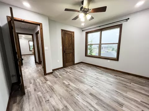 Bedroom - 207 Juniper Ave, Cabool, MO 65689 photo 3 of 7
