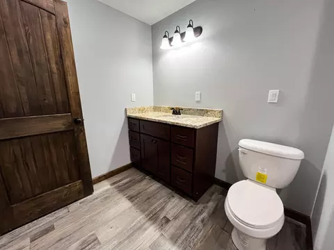 Bath - 207 Juniper Ave, Cabool, MO 65689 photo 7 of 7