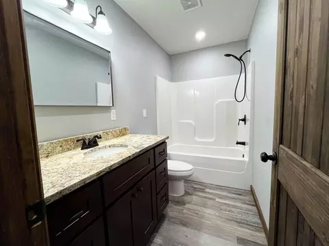 Bath - 207 Juniper Ave, Cabool, MO 65689 photo 1 of 7