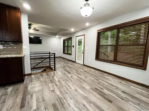 Living - 207 Juniper Ave, Cabool, MO 65689 photo 4 of 8