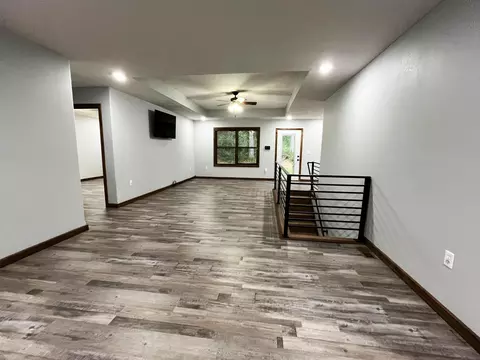 Living - 207 Juniper Ave, Cabool, MO 65689 photo 2 of 8