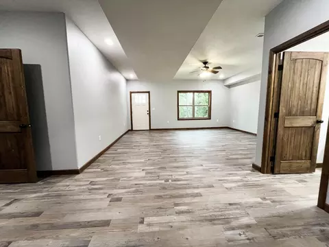 Living - 207 Juniper Ave, Cabool, MO 65689 photo 6 of 8