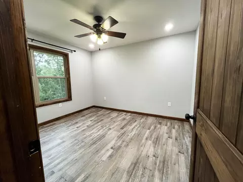 Bedroom - 207 Juniper Ave, Cabool, MO 65689 photo 2 of 7