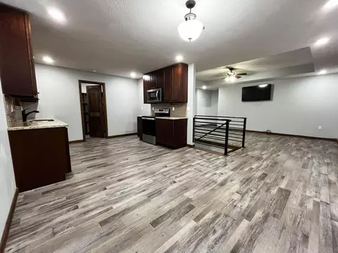 Living - 207 Juniper Ave, Cabool, MO 65689 photo 3 of 8