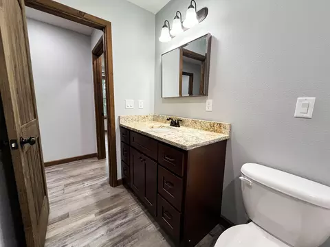 Bath - 207 Juniper Ave, Cabool, MO 65689 photo 2 of 7
