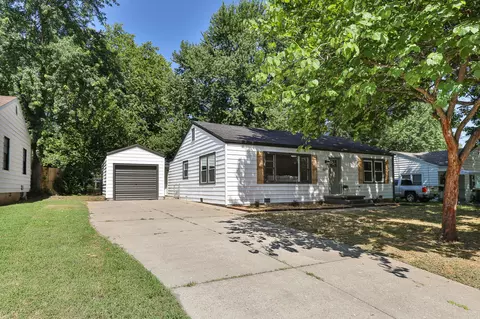 Exterior - 1637 S Broadway Ave, Springfield, MO 65807 photo 2 of 7