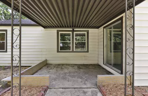 Exterior - 1637 S Broadway Ave, Springfield, MO 65807 photo 4 of 7