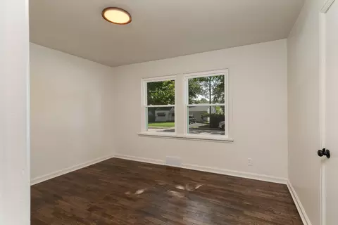 Bedroom - 1637 S Broadway Ave, Springfield, MO 65807 photo 3 of 6