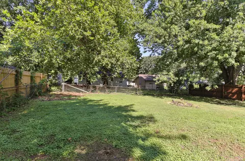 Exterior - 1637 S Broadway Ave, Springfield, MO 65807 photo 5 of 7