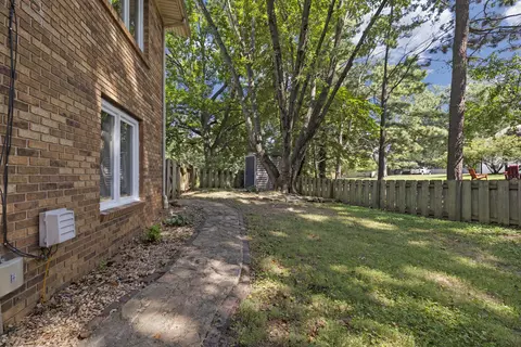 Exterior - 4663 S Roubidoux Pl, Springfield, MO 65804 photo 8 of 11