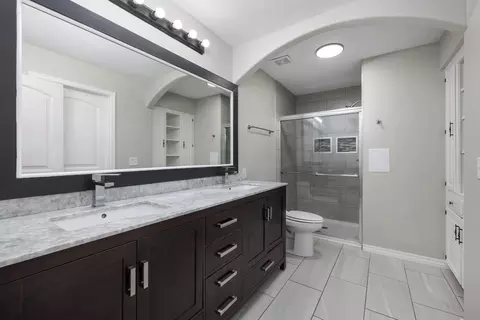 Bath - 4663 S Roubidoux Pl, Springfield, MO 65804 photo 1 of 3