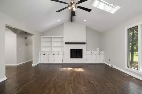 Living - 4663 S Roubidoux Pl, Springfield, MO 65804 photo 2 of 13