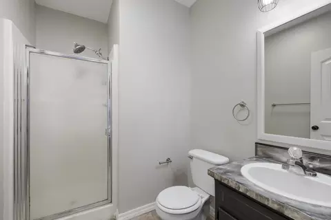 Bath - 4663 S Roubidoux Pl, Springfield, MO 65804 photo 3 of 3