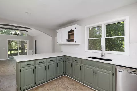 Kitchen - 4663 S Roubidoux Pl, Springfield, MO 65804 photo 2 of 2
