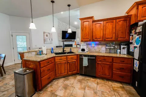 Kitchen - 3326 S Juniper Ave, Springfield, MO 65804 photo 2 of 3