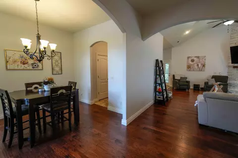 Entry Way - 3326 S Juniper Ave, Springfield, MO 65804 photo 1 of 3