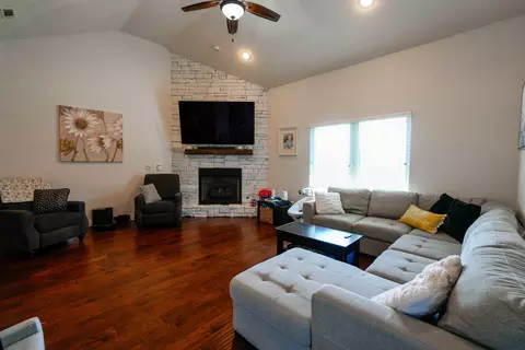 Living - 3326 S Juniper Ave, Springfield, MO 65804 photo 1 of 4